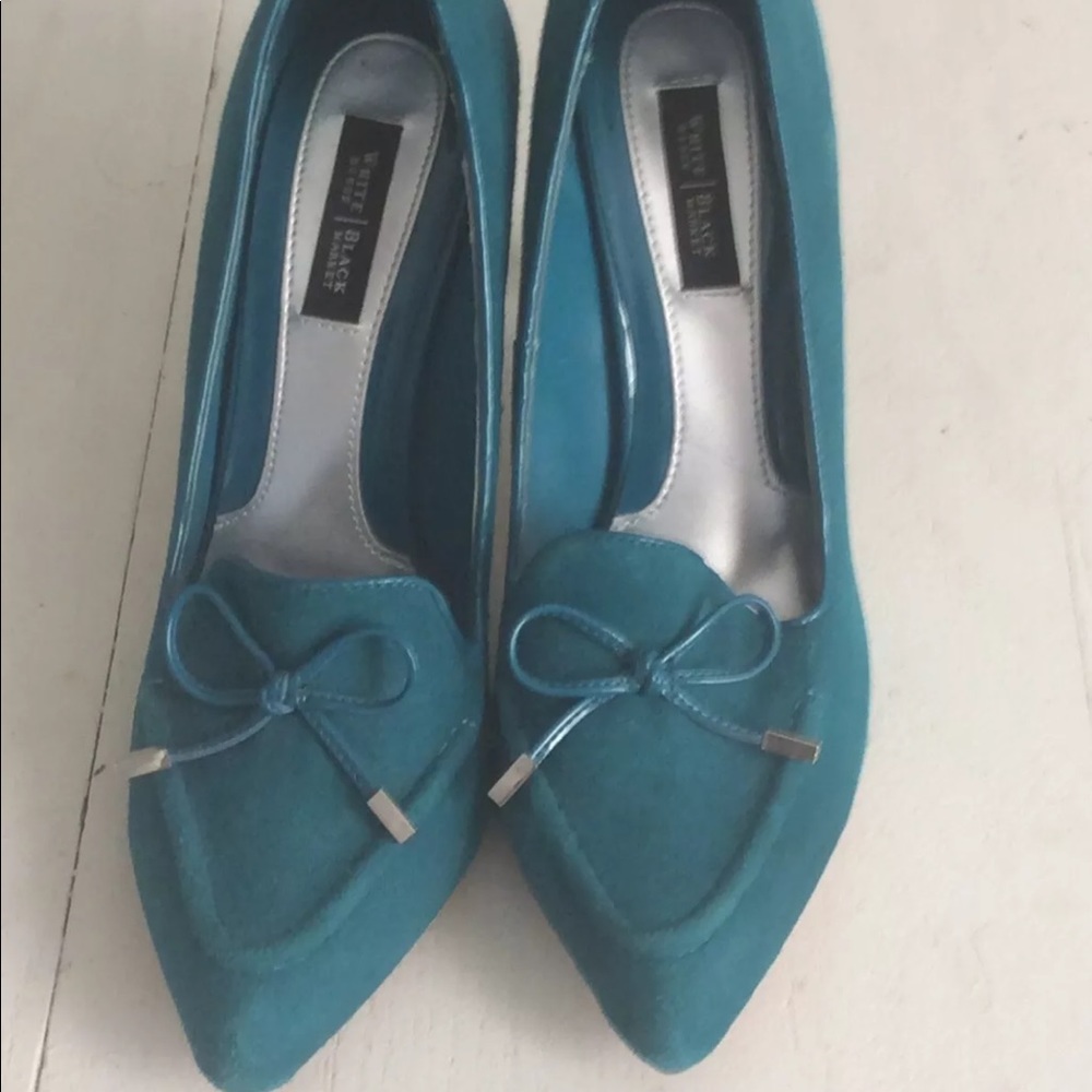 White House Black Market Pump Heels Teal Size 8M.